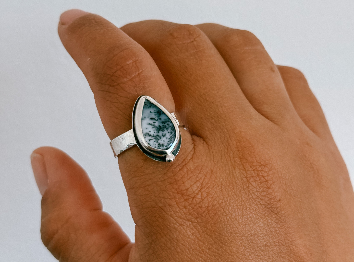 Anillo manifestador ABUNDANCIA con Dendrita