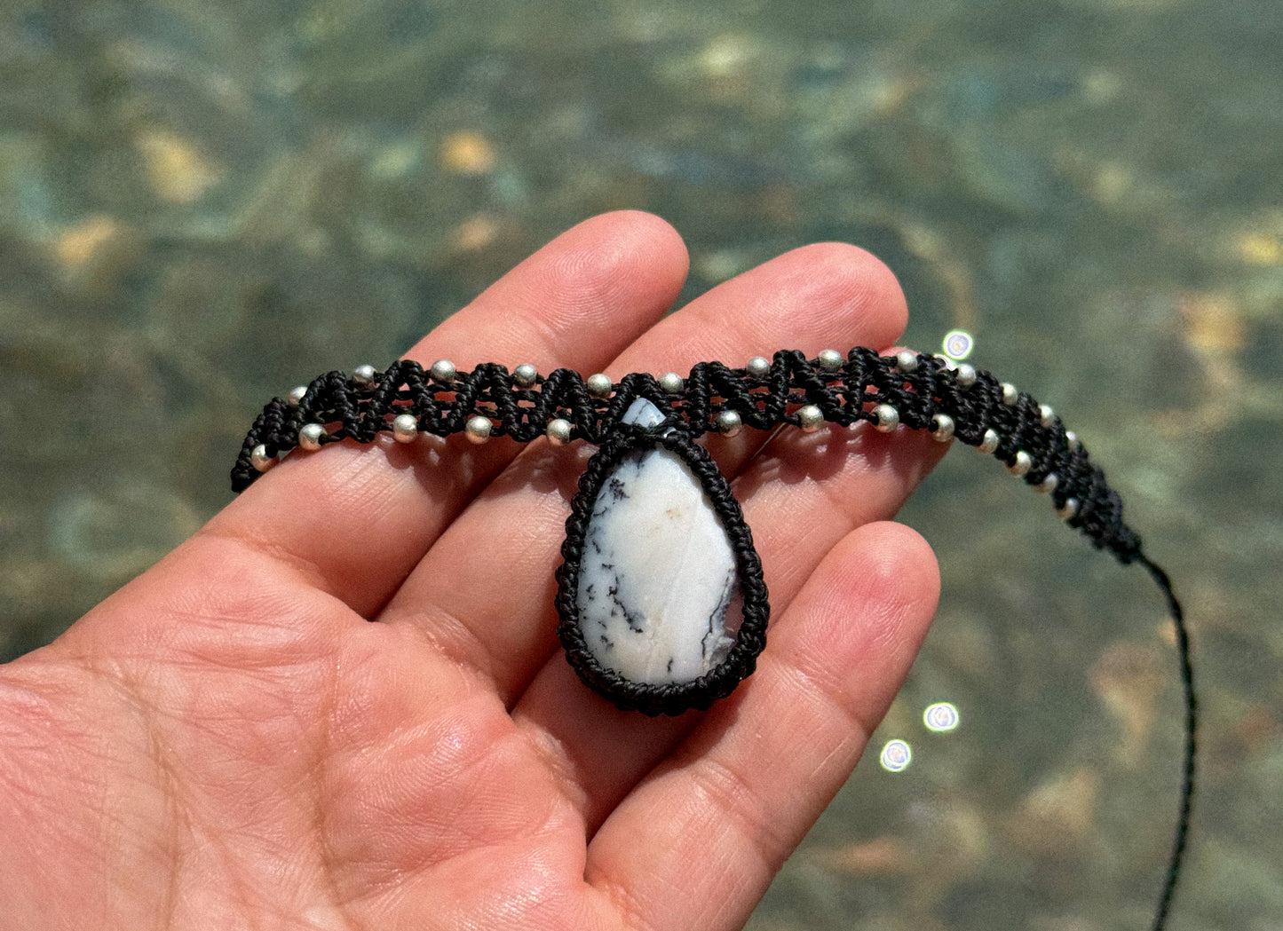 Choker negro con Dendrita