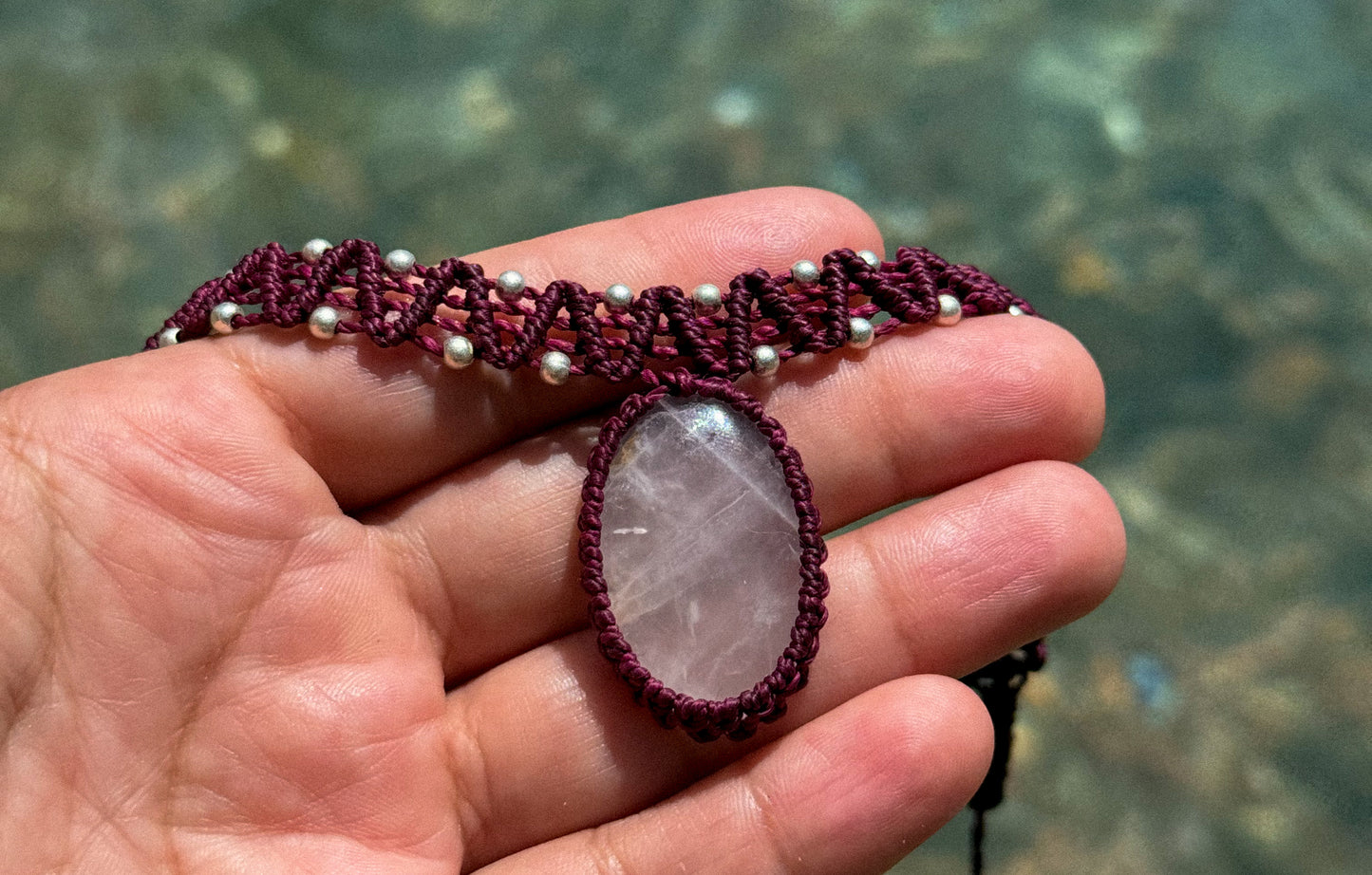 Choker burdeo con Cuarzo rosa
