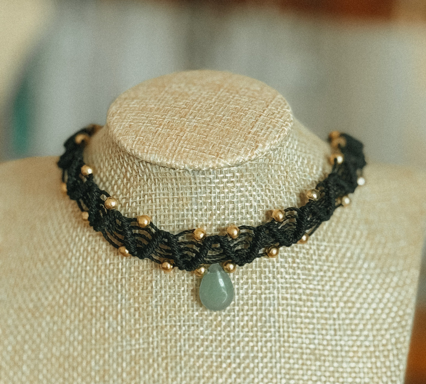 Choker negro de Macramé con Jade