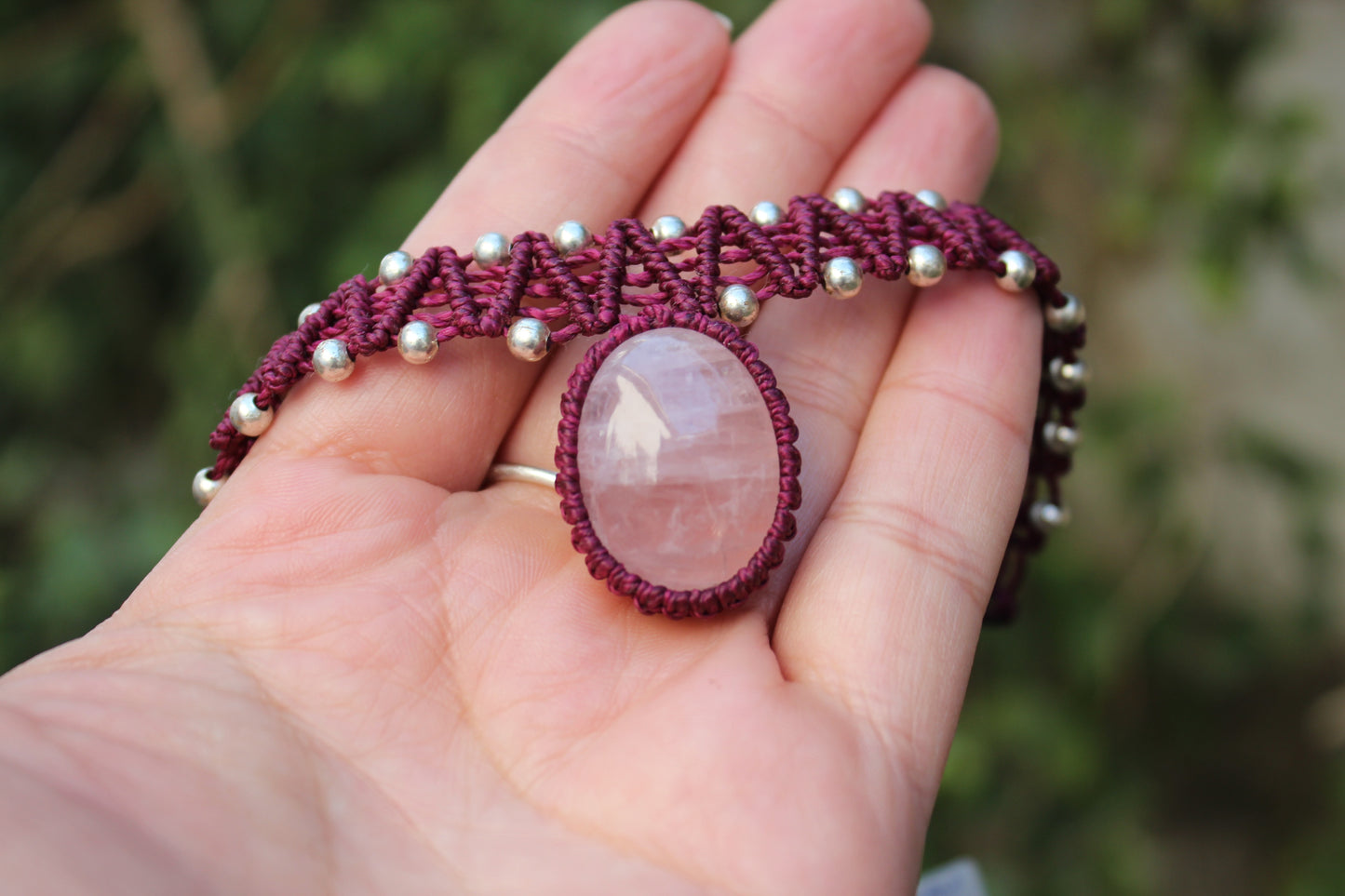 Choker burdeo con Cuarzo Rosa