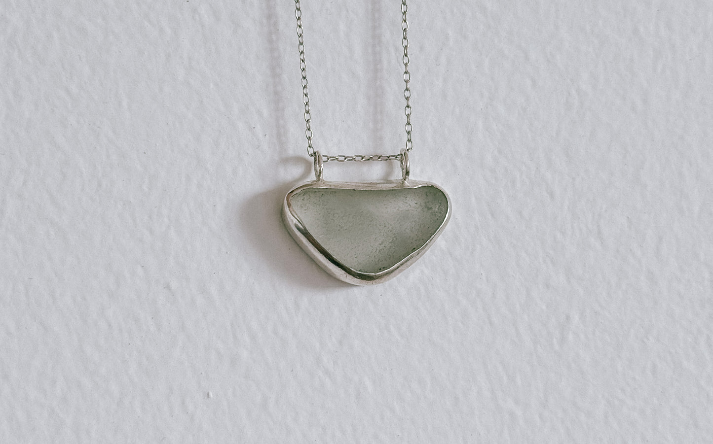 Colgante triángulo de sea glass con pescadito