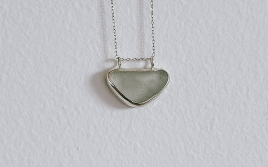 Colgante triángulo de sea glass con pescadito
