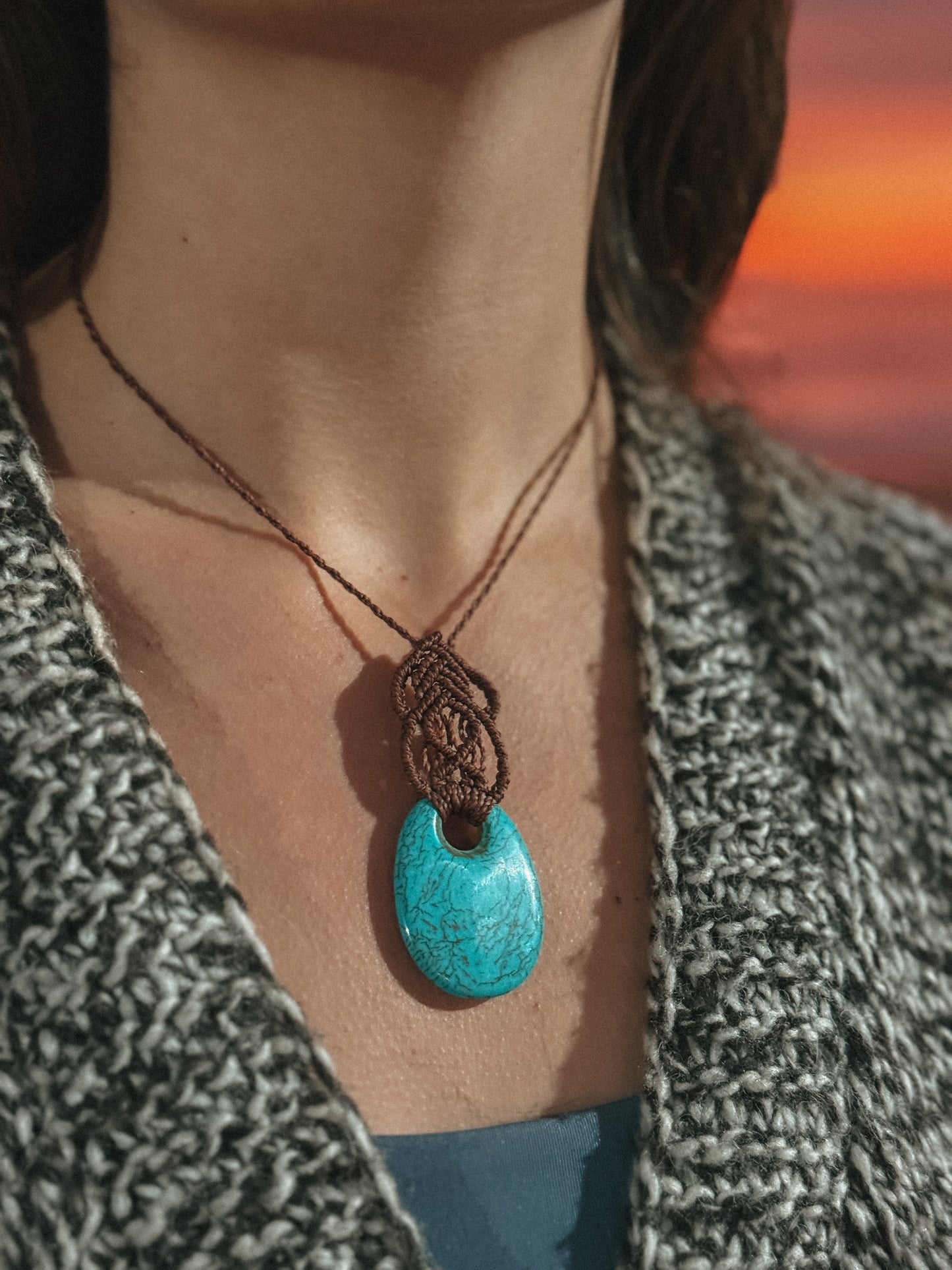 Collar ajustable de macramé con Turquesa