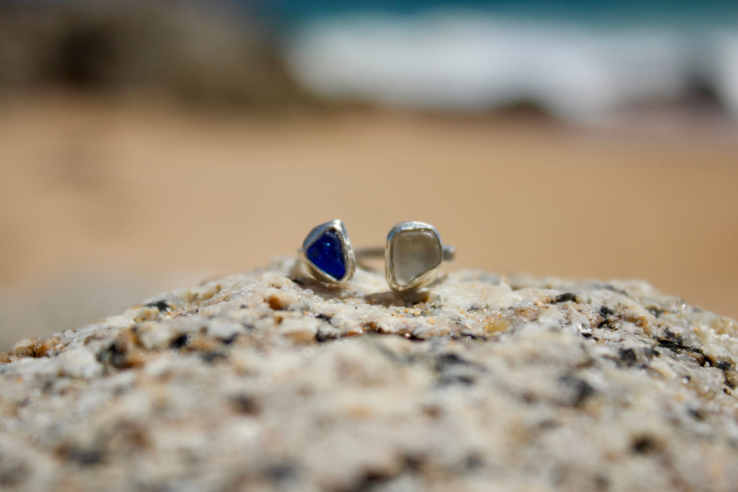 Anillo BRISA con Seaglass azul y blanco