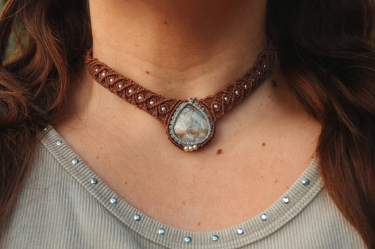 Gargantilla de macramé café con Ágata Crazy Lace