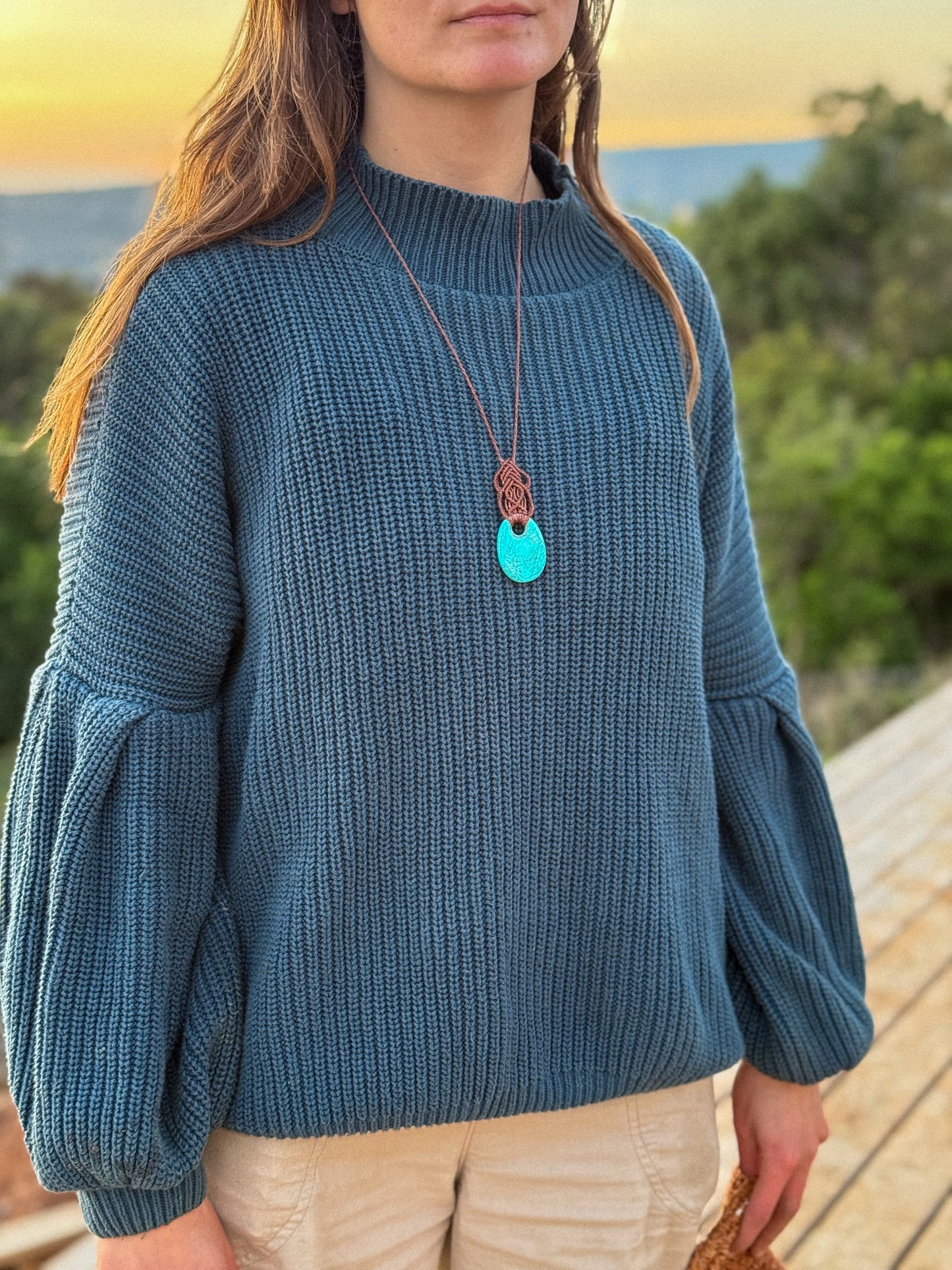 Collar ajustable de macramé con Turquesa