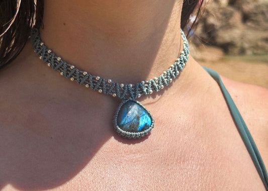 Choker celeste con Labradorita azul