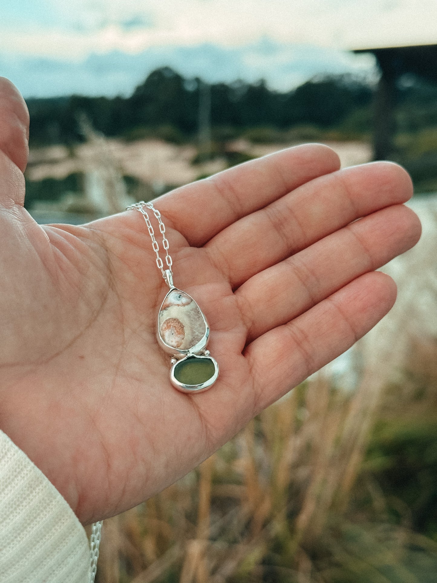 Colgante con cuarzo solar y sea glass