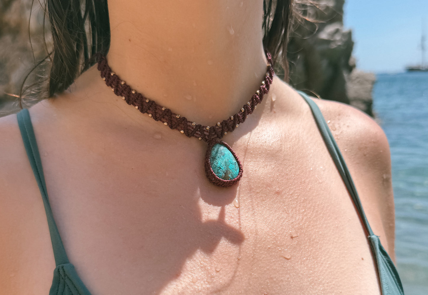 Choker burdeo con Crisocola