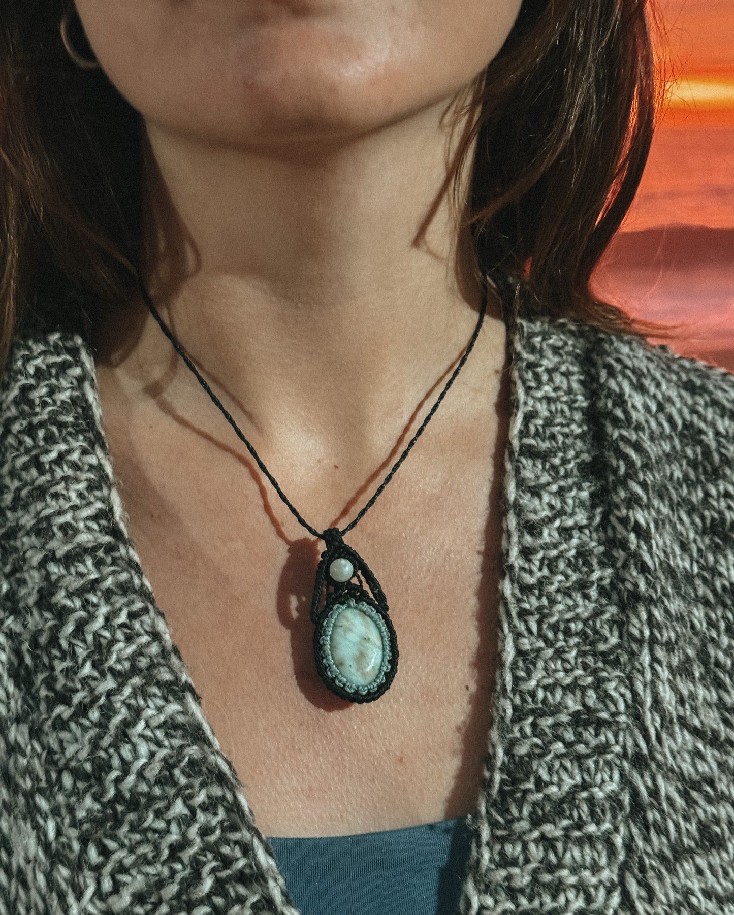 Collar ajustable con Crisoprasa limón y Amazonita