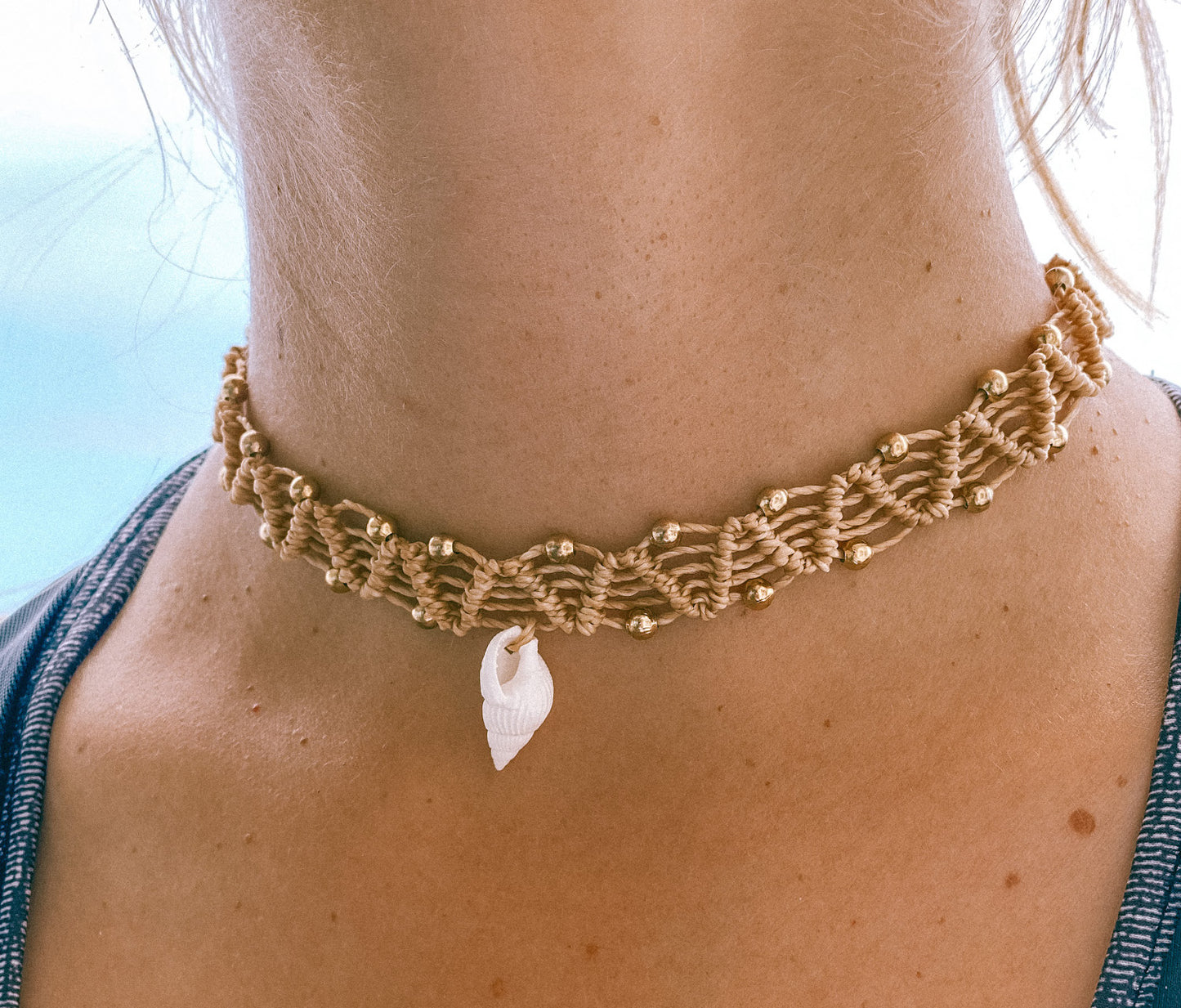 Choker beige de Macramé con Caracola